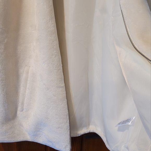 NWT Liz Claiborne faux fur vest - Picture 5 of 8